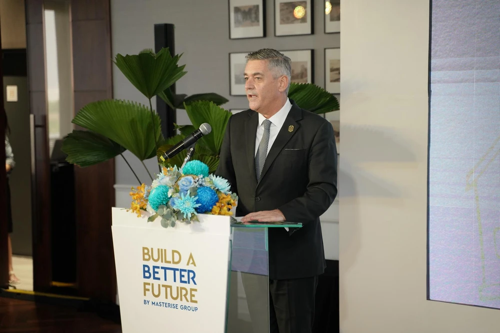 Ông Jason Turnbull, Phó Tổng Giám đốc kiêm Giám đốc Tài chính, Masterise Homes phát biểu tại chương trình.