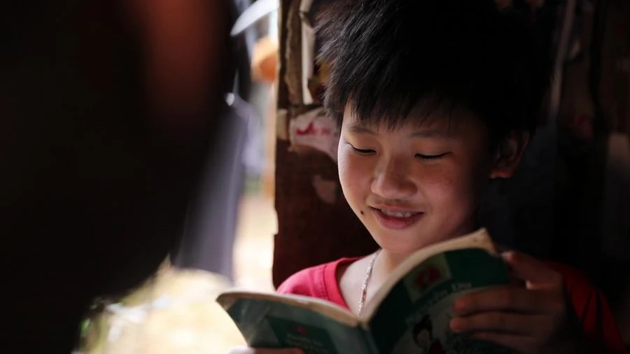 Hành trình ý nghĩa cũng góp phần thắp sáng ước mơ được tiếp tục đến trường của các em nhỏ, trong đó có cả “chiếc lá chưa lành” rất hiếu học và luôn lạc quan – em Trần Đại Phúc (Quảng Bình).