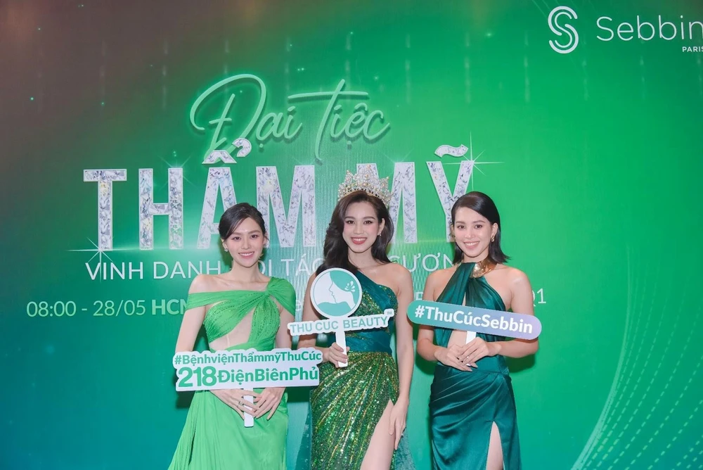 Ba nàng Hậu lộng lẫy khoe dáng tại sự kiện.