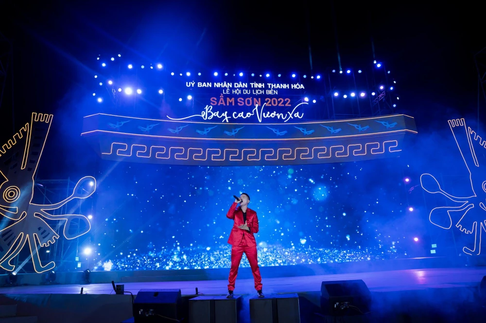 Ca sĩ đa tài Hoàng Tôn khuấy động đêm nghệ thuật Sun Fest thứ 7