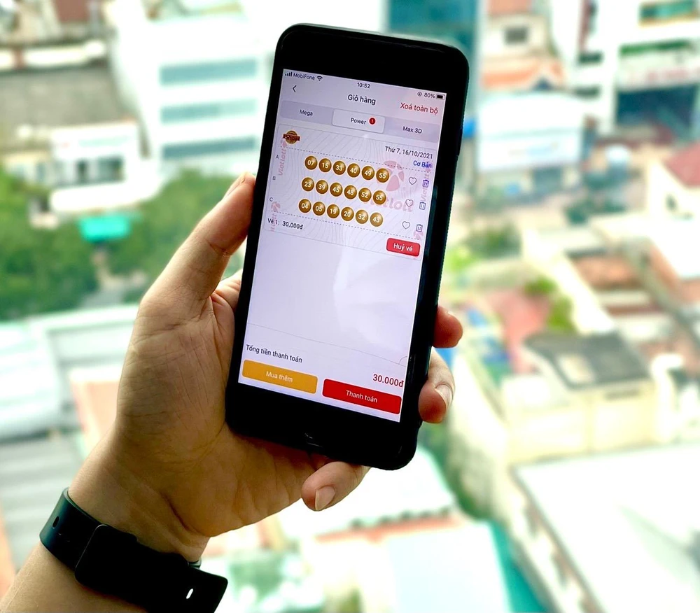 Người chơi trúng giải Jackpot 2 power 6/55 trị giá 3,9 tỷ nhờ chọn số theo dãy có sẵn trong ứng dụng Vietlott SMS. Người chơi trúng giải Jackpot 2 power 6/55 trị giá 3,9 tỷ nhờ chọn số theo dãy có sẵn trong ứng dụng Vietlott SMS.