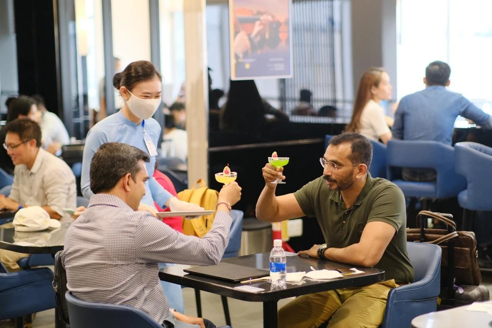 Những thức uống ngọt ngào mời tặng khách hàng tại phòng chờ thương gia