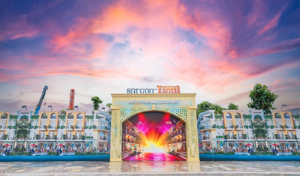 Sài Gòn Town có vị trí ngay mặt tiền đường Nguyễn Trung Trực và đang triển khai thi công xây dựng. Giá dự kiến 5 tỷ/ sản phẩm. Ngân hàng tài trợ vốn đến 60%. Ảnh Thắng Lợi Land.