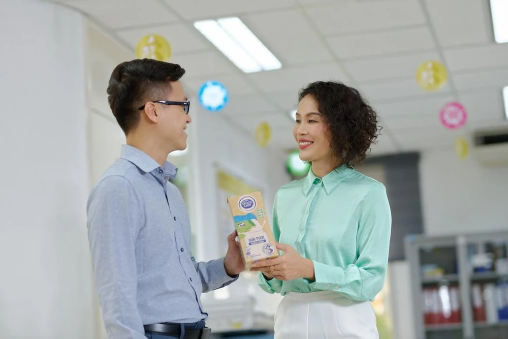 Tiên phong sử dụng bao bì giấy nâu, một sáng kiến mới của Cô Gái Hà Lan trên hành trình thực hiện mục tiêu phát triển bền vững