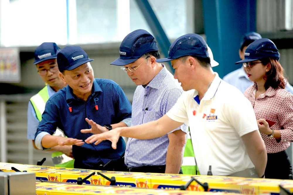 Buổi làm việc ở nhà máy HEINEKEN Việt Nam tại Quảng Nam.