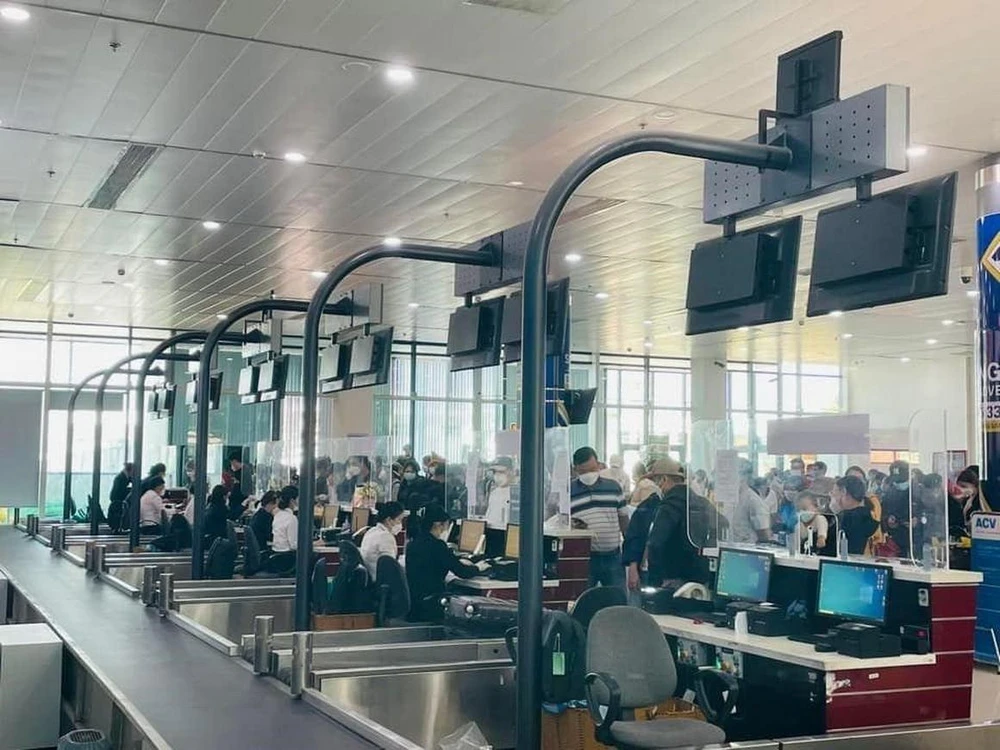 Lượng khách đến Quy Nhơn check-in sân bay quốc tế Phù Cát luôn quá tải trong dịp cuối tuần hoặc lễ, Tết