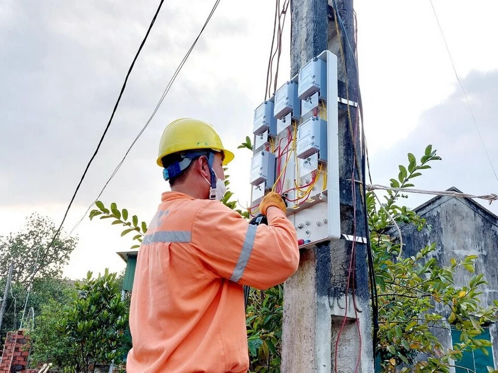 EVNNPC kêu gọi khách hàng sử dụng điện an toàn, tiết kiệm, hiệu quả. EVNNPC kêu gọi khách hàng sử dụng điện an toàn, tiết kiệm, hiệu quả.