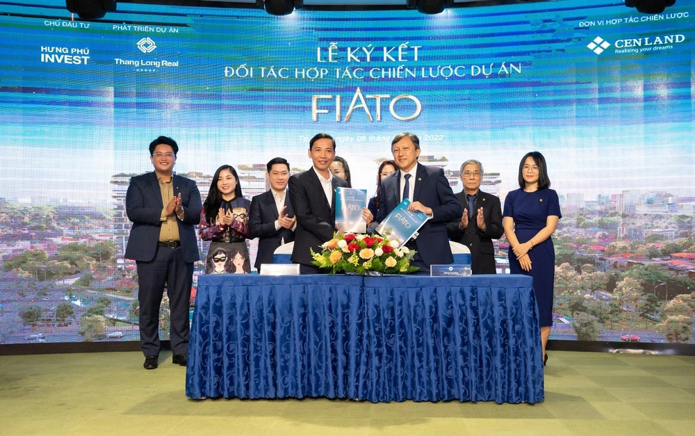 Đại diện Thang Long Real Group và Cen Land ký kết đối tác hợp tác chiến lược