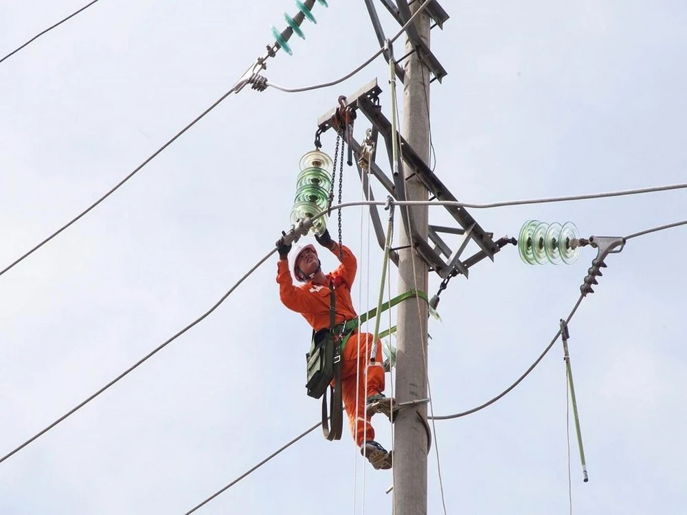 EVNNPC tập trung đầu tư xây dựng các công trình lưới điện, đảm bảo độ tin cậy cấp điện cho khách hàng.