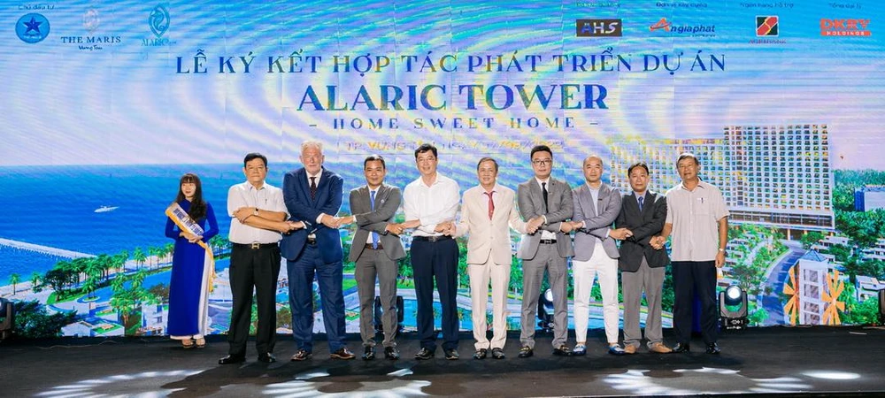 Đại diện TGD Group cùng các đơn vị ký kết cùng hợp tác phát triển dự án Alaric Tower