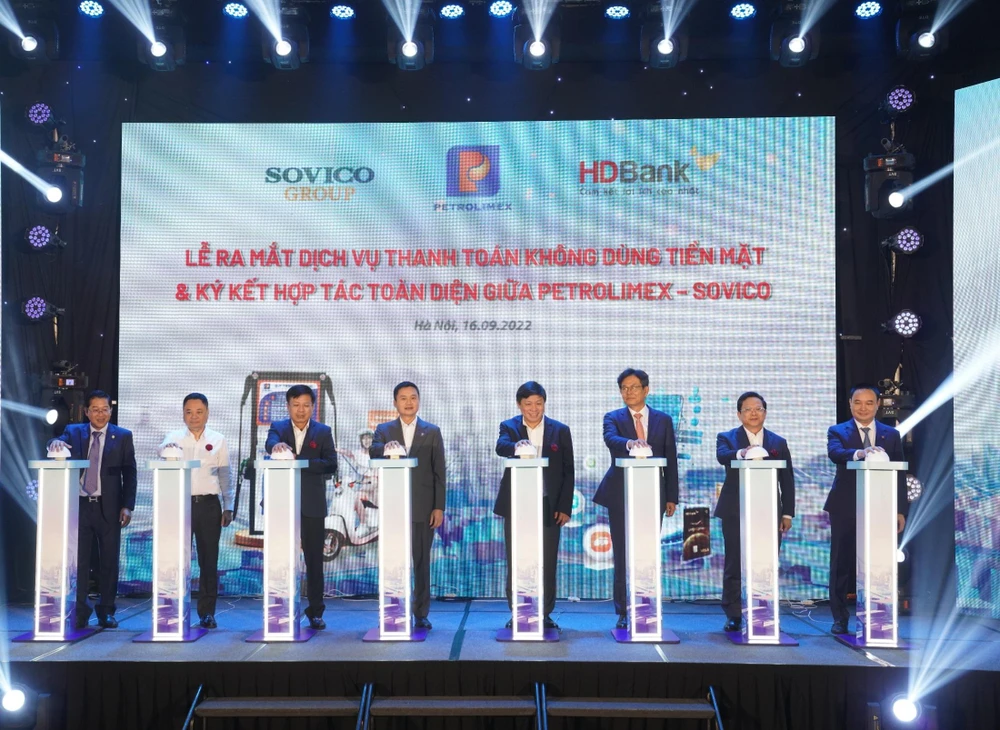 HDBank và PETROLIMEX vừa chính thức ra mắt dịch vụ thanh toán không dùng tiền mặt.