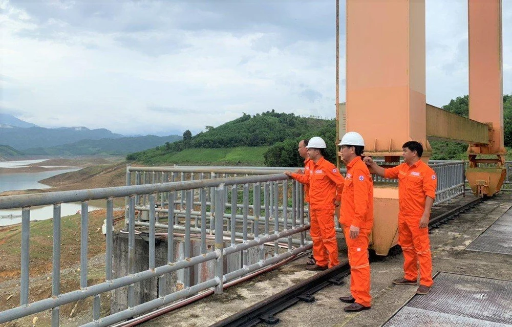 Công ty Thủy điện Sông Tranh kiểm tra công tác chuẩn bị ứng phó với mùa mưa bão.