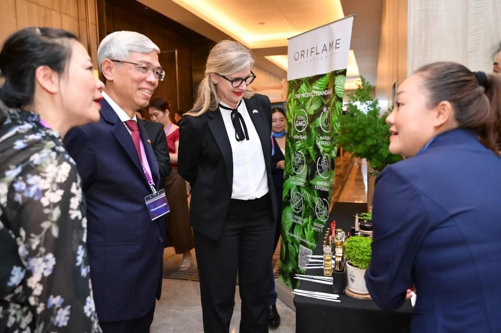 Oriflame tham gia sự kiện về các giải pháp, công nghệ và chuyển đổi xanh nhằm hướng tới phát triển bền vững do Đại sứ quán Thụy Điển tổ chức tháng 6-2022.