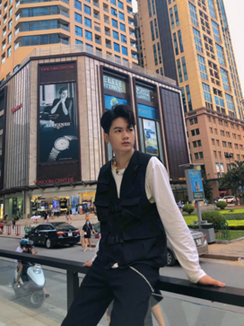 Tòa tháp Vincom Center Bà Triệu 2 là background cho những Lookbook thời trang cực chất…