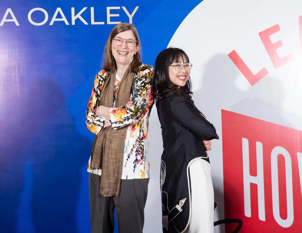 Giáo sư Barbara và Tiến sĩ Lê Mai Lan - Chủ tịch Hội đồng Trường VinUni đồng quan điểm về việc lan tỏa tri thức rộng rãi và xây dựng cộng đồng học tập mở.