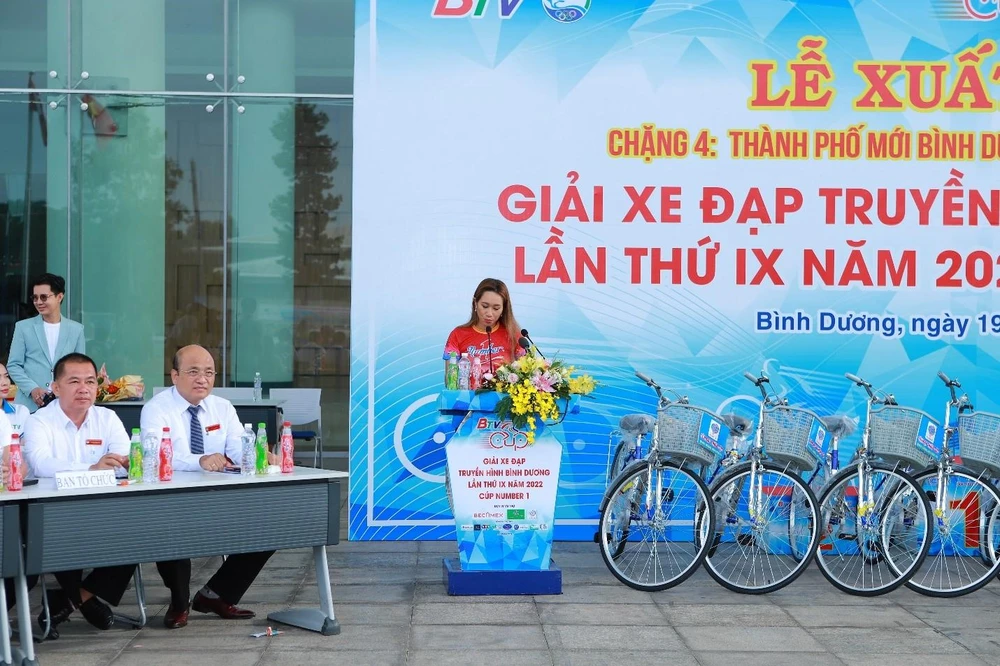 Đại diện Tập đoàn Tân Hiệp Phát và Nhãn hàng Number 1 phát biểu tại buổi bế mạc trao giải