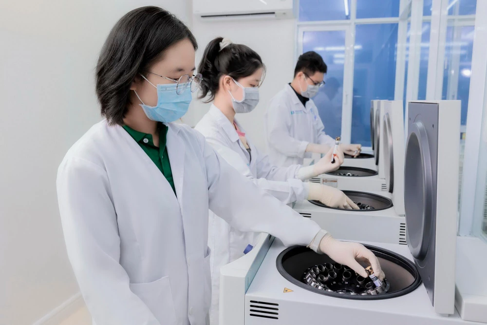 Phòng Lab hiện đại và hệ sinh thái Gene Solutions đa dạng. Phòng Lab hiện đại và hệ sinh thái Gene Solutions đa dạng.