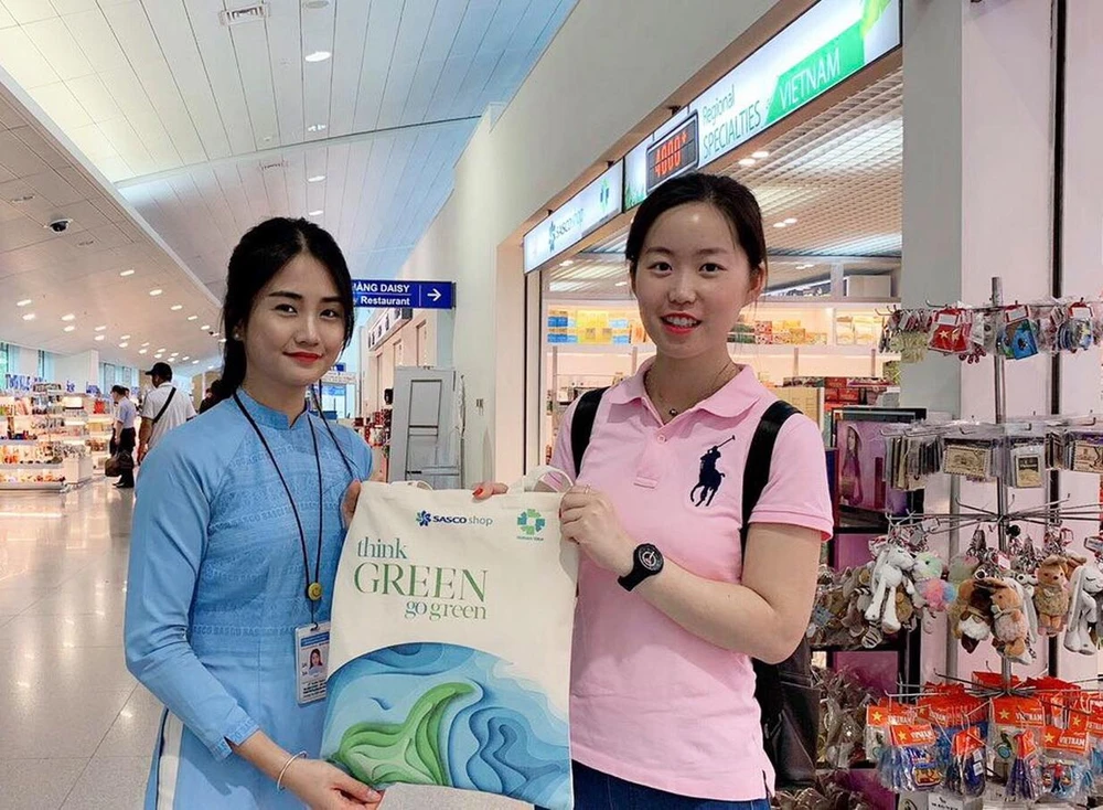 SASCO cho biết đang cụ thể hóa từng bước đi tiên phong, trách nhiệm trên hành trình phát triển bền vững, chung tay hành động vì một "Trái đất xanh hơn". SASCO cho biết đang cụ thể hóa từng bước đi tiên phong, trách nhiệm trên hành trình phát triển bền vững, chung tay hành động vì một "Trái đất xanh hơn".