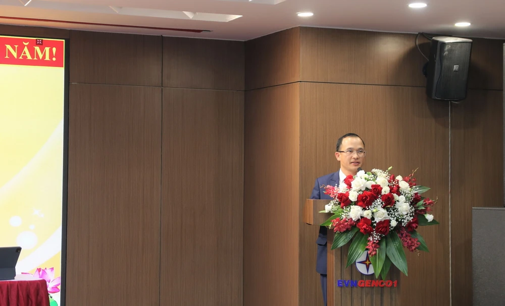 Ông Nguyễn Hữu Thịnh, Phó Bí thư Đảng ủy, Tổng giám đốc EVNGENCO1 trình bày báo cáo tổng kết năm 2022.