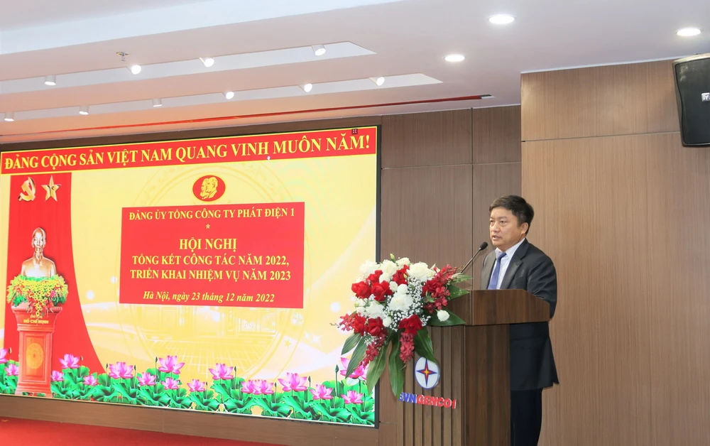 Ông Nguyễn Tiến Khoa, Bí thư Đảng ủy, Chủ tịch HĐTV EVNGENCO1 phát biểu tại hội nghị.