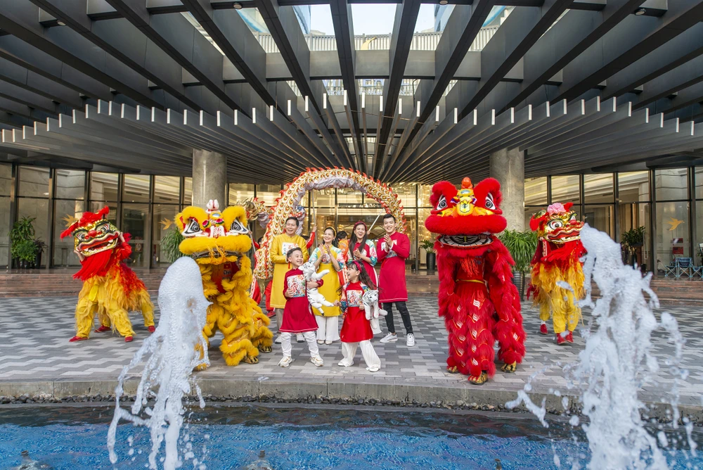 Corona Casino Phú Quốc rộn ràng với nhiều hoạt động như múa lân, lì xì may mắn