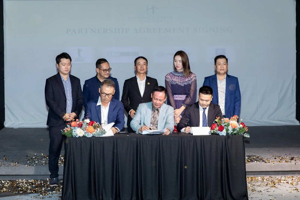Các chủ đầu tư của Chuỗi Golf công nghệ VGS Hidden Castle là Quỹ đầu tư EastBridge Partners, Quỹ đầu tư VGS Invest và Tập đoàn Risemount Group ký kết hợp tác.