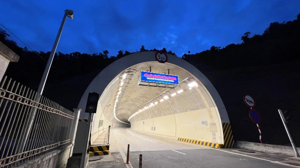 Ứng dụng CNTT vào các hạ tầng đô thị thông minh ngoài tiết kiệm điện năng, nó còn góp phần phát triển kinh tế bền vững và bảo vệ môi trường.