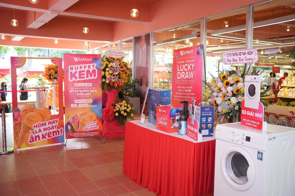 Trong tuần lễ khai trương, siêu thị WinMart Phú Mỹ Hưng tổ chức nhiều hoạt động thú vị với cơ hội nhận thưởng lên tới 50.000.000 đồng cho khách hàng tham quan mua sắm.