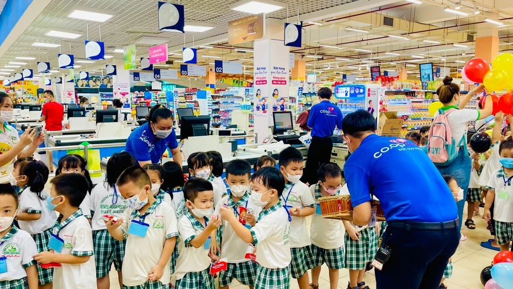 Các em thiếu nhi tham quan trải nghiệm mùa hè tại Co.opmart