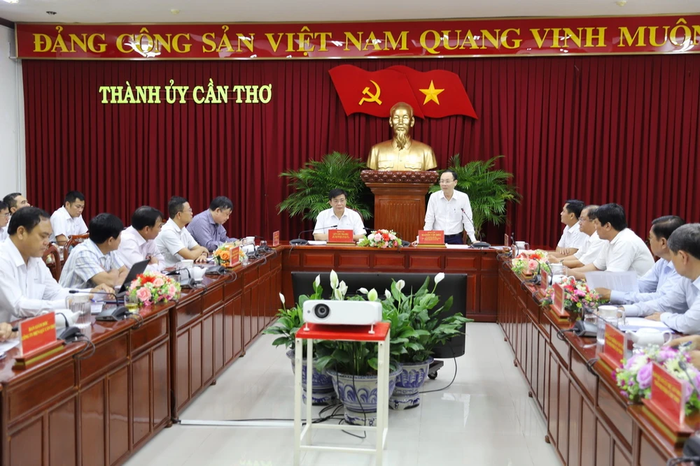 Ông Nguyễn Văn Hiếu - Ủy viên dự khuyết ban Chấp hành Trung ương Đảng, Bí thư Thành ủy Thành phố Cần Thơ phát biểu kết luận buổi làm việc