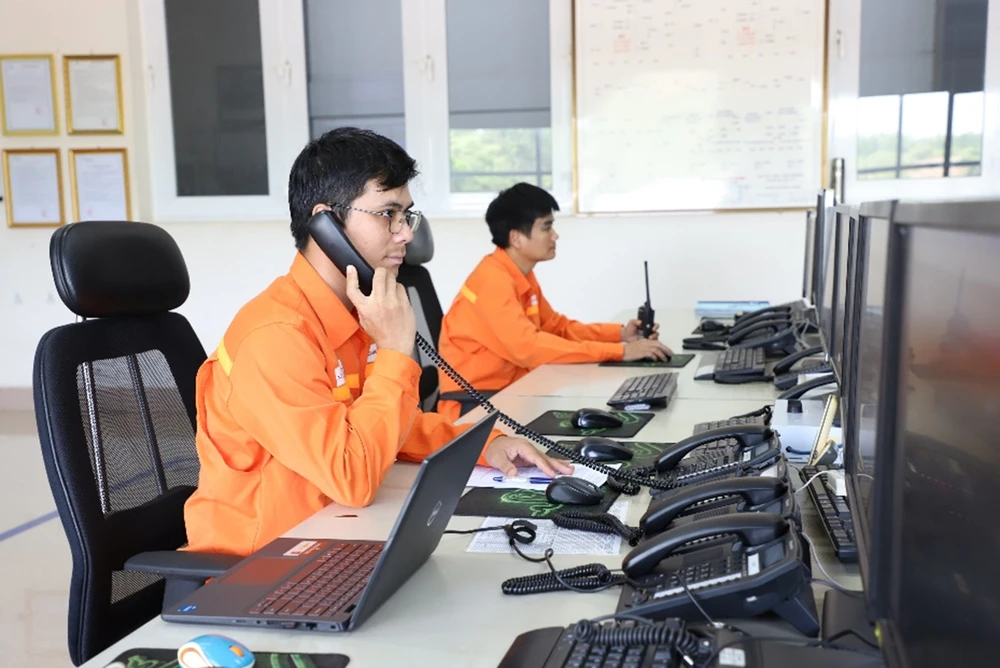 CBCNV công ty là lực lượng kỹ sư lành nghề trong hoạt động sản xuất điện CBCNV công ty là lực lượng kỹ sư lành nghề trong hoạt động sản xuất điện