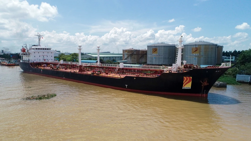 NSH Petro có hoạt động lĩnh vực chính là buôn bán nhiên liệu rắn, lỏng, khí.