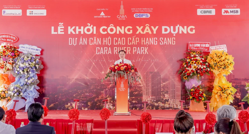 Ông Dương Tấn Hiển, Phó Chủ tịch Thường trực UBND TP Cần Thơ phát biểu chúc mừng khởi công dự án Căn hộ cao cấp hạng sang Cara River Park