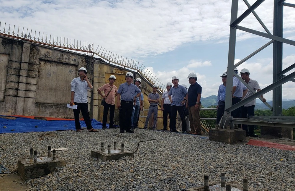 Lãnh đạo EVNNPT kiểm tra thực địa tại hiện trường