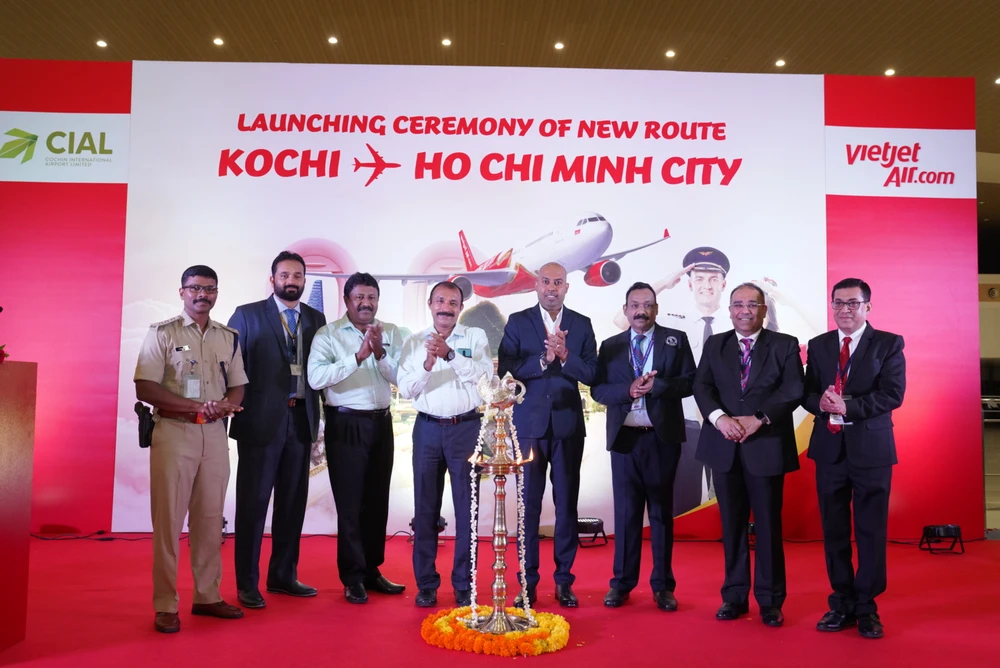 Lễ khai trương đường bay mới Kochi - TP.HCM diễn ra trang trọng với các nghi thức truyền thống Ấn Độ tại sân bay Kochi