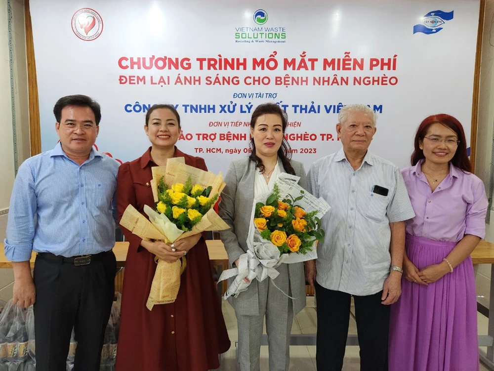 Công ty VWS hỗ trợ bệnh nhân nghèo tìm lại ánh sáng