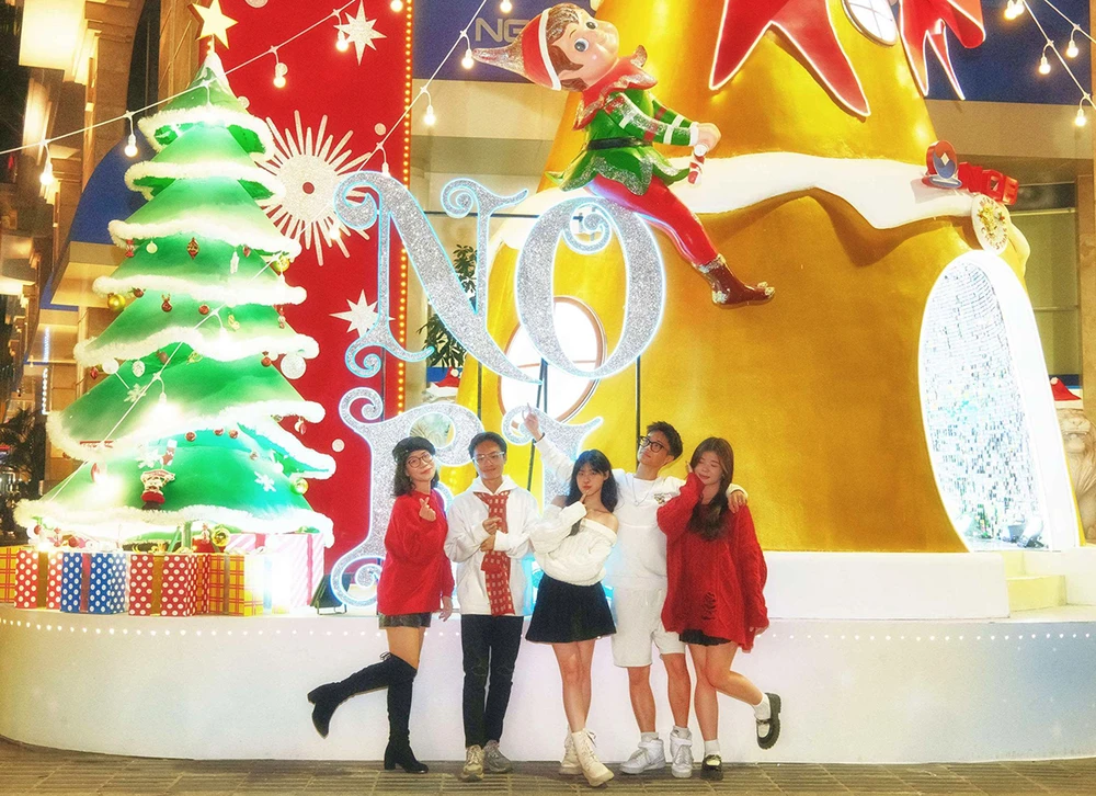 Khám phá điểm check-in Giáng sinh phong cách Bắc Âu tại Hà Nội của NCB