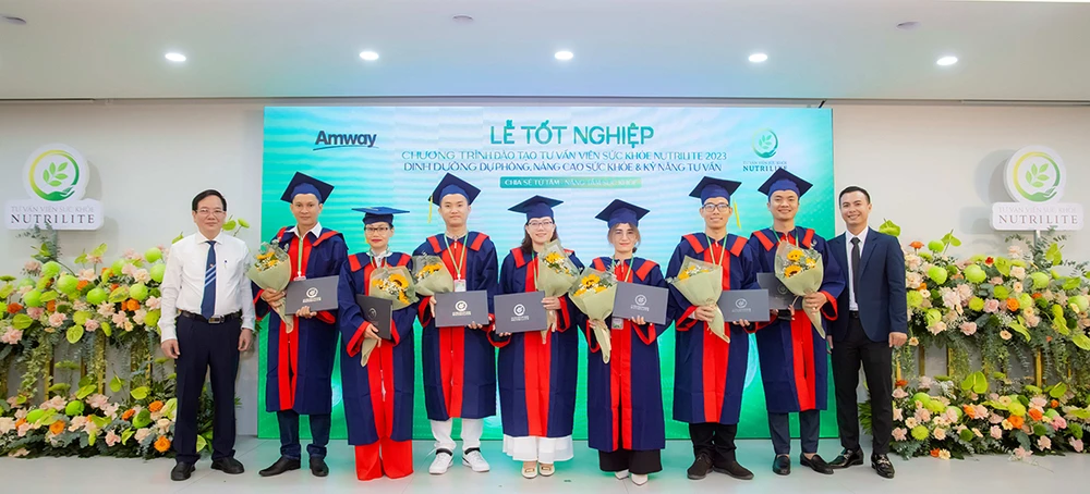 Lễ tốt nghiệp của 182 tư vấn viên sức khỏe dinh dưỡng Nutrilite 2023