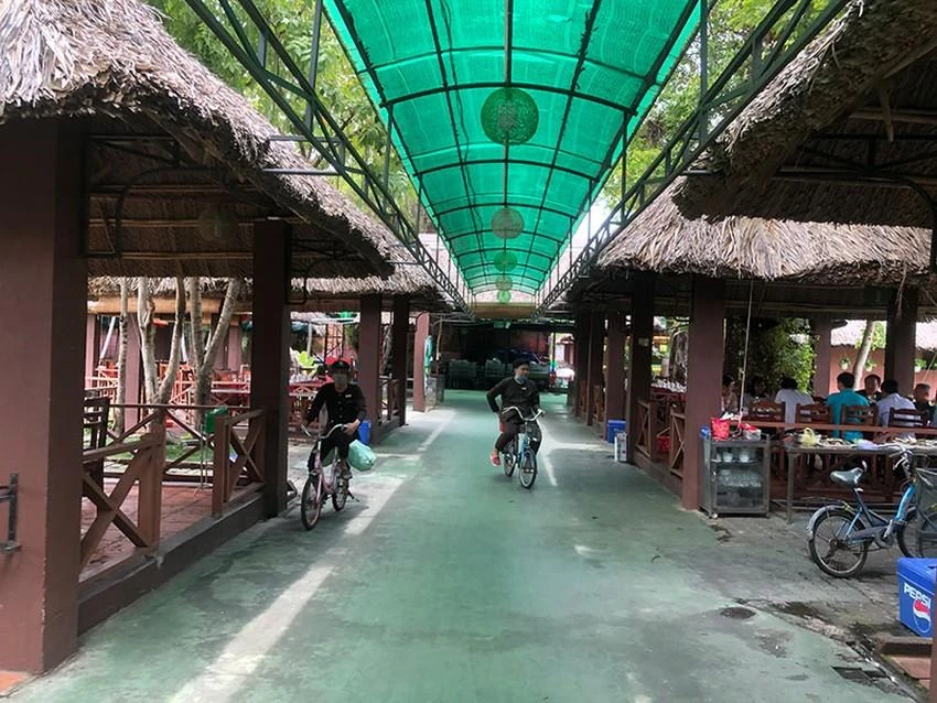 Khu ẩm thực sinh thái Bình Xuyên bị yêu cầu tháo dỡ. Ảnh: KIÊN CƯỜNG