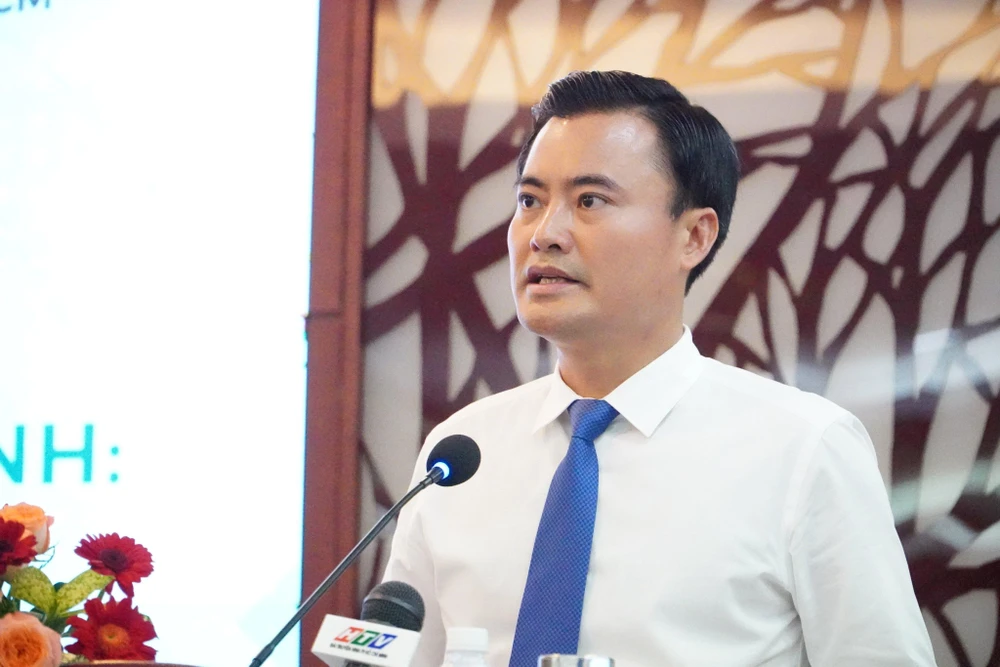 Phó chủ tịch UBND TP.HCM, ông Bùi Xuân Cường phát biểu tại hội thảo. Ảnh: KIÊN CƯỜNG