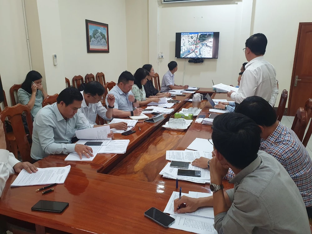 Cuộc khảo sát chiều 7-3 của HĐND TP.HCM tại TP.HCM về các vướng mắc tại nhiều dự án trọng điểm của TP. Ảnh: K.C