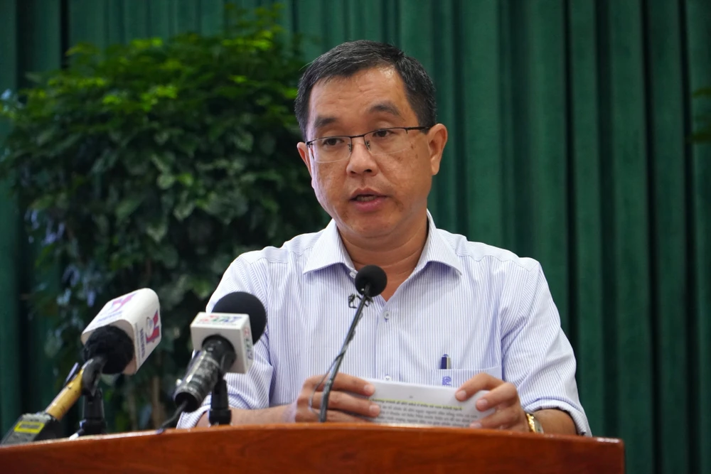 Ông Huỳnh Thanh Khiết, Phó giám đốc Sở Xây dựng TP.HCM phát biểu trong hội nghị sáng 10-3 tại UBND TP.HCM. Ảnh: K.C