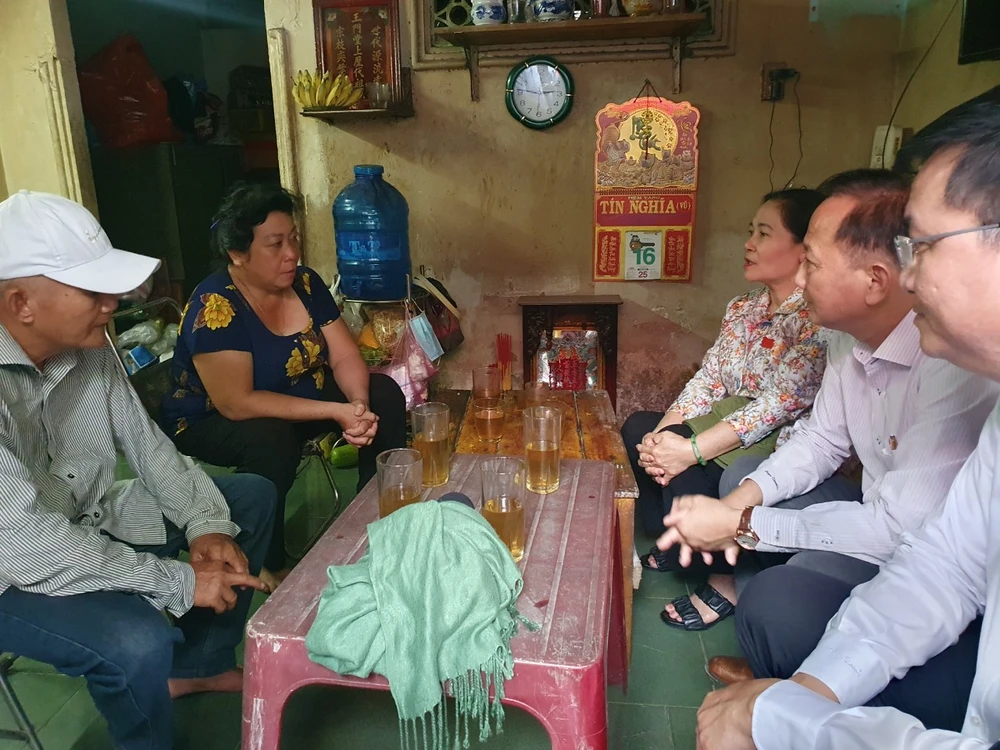 Dự án vành dai 3 qua huyện Bình Chánh có chiều dài toàn tuyến khoảng 15km và chiều rộng 74,5m đi qua các xã Phạm Văn Hai, xã Lê Minh Xuân, xã Bình Lợi. Tổng số trường hợp ảnh hưởng dự kiến: 393 hộ gia đình, cá nhân và tổ chức, thuộc địa bàn 3 xã. Dự án vành dai 3 qua huyện Bình Chánh có chiều dài toàn tuyến khoảng 15km và chiều rộng 74,5m đi qua các xã Phạm Văn Hai, xã Lê Minh Xuân, xã Bình Lợi. Tổng số trường hợp ảnh hưởng dự kiến: 393 hộ gia đình, cá nhân và tổ chức, thuộc địa bàn 3 xã.