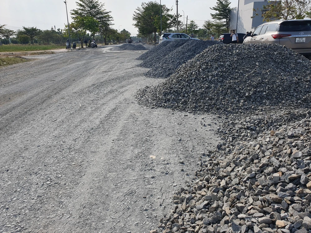 Theo UBND huyện Bình Chánh, ngày 7-12-2022, UBND huyện có Công văn số 4443 gửi Công ty Cổ phần – Tư vấn – Đầu tư – xây dựng – Sản xuất Nhựt Thành về thực hiện đầu tư xây dựng hoàn chỉnh hạ tầng kỹ thuật dự án khu dân cư An Hạ xã Phạm Văn Hai. Qua đó, huyện đề nghị Công ty này khẩn trương hoàn chỉnh hồ sơ thiết kế cơ sở hạ tầng kỹ thuật. Theo UBND huyện Bình Chánh, ngày 7-12-2022, UBND huyện có Công văn số 4443 gửi Công ty Cổ phần – Tư vấn – Đầu tư – xây dựng – Sản xuất Nhựt Thành về thực hiện đầu tư xây dựng hoàn chỉnh hạ tầng kỹ thuật dự án khu dân cư An Hạ xã Phạm Văn Hai. Qua đó, huyện đề nghị Công ty này khẩn trương hoàn chỉnh hồ sơ thiết kế cơ sở hạ tầng kỹ thuật.