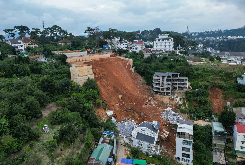 Cảnh sạt lở ngày 29-6 tại hẻm 36 đường Hoàng Hoa Thám (phường 10, TP Đà Lạt, Lâm Đồng).