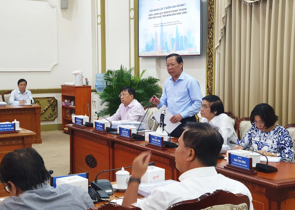 Ông Phan Văn Mãi, Chủ tịch UBND TP.HCM phát biểu tại hội nghị sáng 12-9 tại trụ sở UBND TP.HCM. Ảnh: K.C