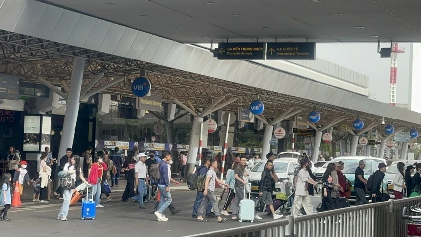 sân bay tân sơn nhất.jpg