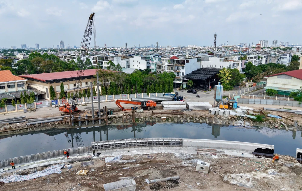 Bài 1 - Leg 2 - Cải tạo Rạch Xuyên Tâm - Thuận Văn (2).jpg