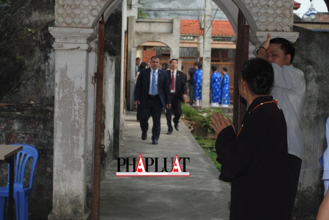 Chùm ảnh độc quyền: Ông Ban Ki - Moon làm gì tại nhà thờ họ Phan Huy? ảnh 2
