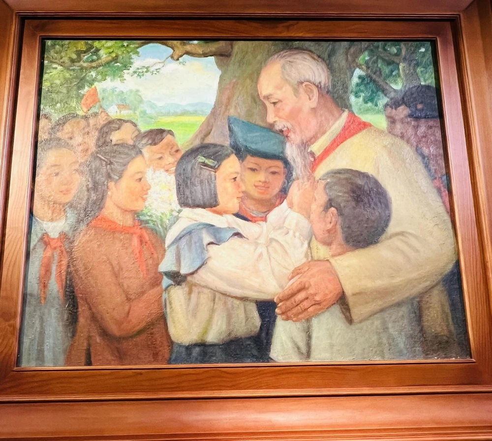 Bức tranh "Bác Hồ với thiếu nhi" là một trong những tác phẩm tiêu biểu của cố họa sĩ Bức tranh "Bác Hồ với thiếu nhi" là một trong những tác phẩm tiêu biểu của cố họa sĩ